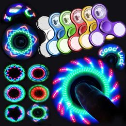 Toys LED 6 couleurs Créative LED émettant un rotateur fidget changeant le rotateur de la main Golw dans le jouet de soulagement de la contrainte sombre S2452011