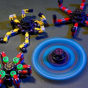 Les jouets LED fidget le spinner déformation lumineux peuvent soulager le stress et soulager les jouets avec la rotation de la chaîne gyroscopique lumineuse S2452011