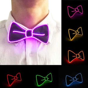 Toys LED LED Light Bow émet de la lumière dans les fournitures de fête sombres danses d'anniversaire vestimentaires illuminés hommes et garçons Bows S2452099 S2452099