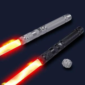Toys LED Sabre laser RGB 7 couleurs ARME MÉTAL LASER LASER DOUBLE DURELLE DURELING AUDIO est une charge USB à deux légers Q0524