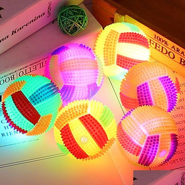 Juguetes LED Spiky Mas Ball Dog Chew Lucesía Fútbol con forma de luz intermitente para niños Regalos de entrega de juguetes para mascotas Dh9pp