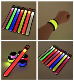 Bandas de correa de muñeca con bofetada LED Sport Bandas de pulsera Flash Light Flash Glowng Armband Gorband para la banda de brazada de concierto de fiesta en Xmas Halloween T4470232