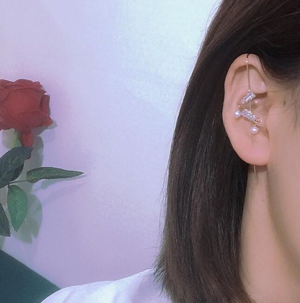 Pendientes de perlas naturales de agua dulce de circonio con gancho para la oreja izquierda, joyería de moda blanca para mujer/niña