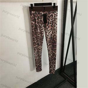 Leggings Pantalones de yoga para mujer Diseño con estampado de leopardo Pies delgados elásticos Pantalones de moda