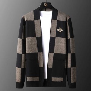 Leisure Blue Bee Mens Trui Cardigan Britse Stijl Fall Gebreide Cardigan Trui Trend Merk Mode Plaid Cardigan Jas 211014