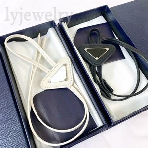 Luxur Style Luxury Ties CHIRT DE CUIR Men Bolo Ties Triangle inversé BOLO NOIR ÉLÉSI