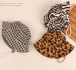 Chapeau de pêcheur à dessus plat pour enfants avec contrôle imprimé léopard Chapeaux de pêcheur d'automne et d'hiver mode bébé grandes casquettes
