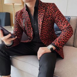 Chaqueta de traje de tendencia de gama alta con estampado de leopardo Traje delgado para hombre Traje de dos hileras Banquete Moda británica Guapo Casual Single West 240309