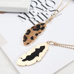 Collier pendentif feuille en cuir imprimé léopard, colliers de pull à longue chaîne