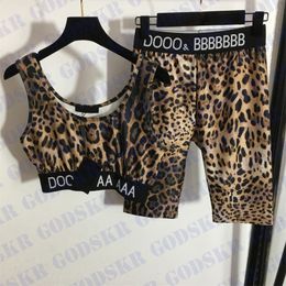 Conjunto de pantalones cortos sin mangas con estampado de leopardo Conjunto de chándales Logotipo de la letra Sujetador con tirantes para mujer Moda Yoga Dos piezas