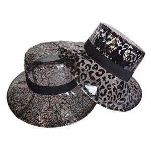 Leopard PVC Regenhoed Opvouwbare Zachte Waterdichte Wide Brim Bucket Cap Sun Hat voor Dames Meisjes Dames