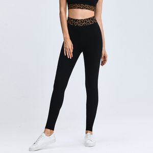 Pantalones deportivos con el mismo estampado de leopardo para mujer