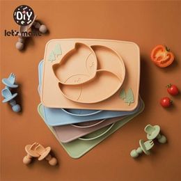 Permet de faire 1 octroi d'accessoires de bébé pour bébé Alimentation en silicone Plaque de dîner en silicone Plaquettes de la couleur dessin animé de dessin animé d'alimentation multifonctionnelle Plat 211026