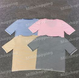 Letra de la insignia Knits Tees Tops de manga corta Camisetas de punto a rayas para mujeres Top de verano casual