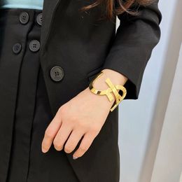 Lettre Bracelet Designer Gold Bangel pour Femmes Hommes Designer De Luxe Bijoux En Acier Inoxydable Charme Manchette Argent Amour Bracelets Hommes Femmes Bracelets