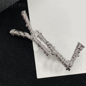 Brief broches voor mannen diamant luxe broche designer sieraden retro vergulde legering pin kleding valentijnsdag geschenken vrouwen heren broche mode ZB042 C23