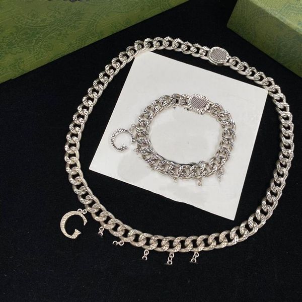 Gargantilla de cadena con collar de diseñador de letras para pulseras unisex Suministro de cadena de oro Pulsera con dijes de acero inoxidable 179f