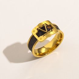 Letter designer ring voor dames holle vergulde gouden ring luxe sieraden bruiloft dame leer roestvrij staal brede bague kleine herenring maat 6-9 mode trendy zb092