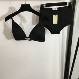 Lettre designer Femmes Bikinis Swims de maillot de bain Luxury Split Charming Beach Holiday Spa Swimsuits sexy Push Up Femme Noir blanc
