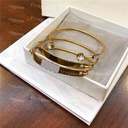 Braccialetto di diamanti con lettera Delicato Set di 3 pezzi Braccialetto Braccialetto di moda da donna Braccialetti eleganti e affascinanti Design aperto Bangles227a