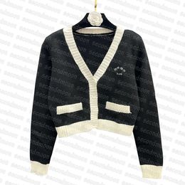 Brev broderade stickor Päls V Neck stickade rockar Kvinnor Autumn Winter Cardigan Windproof Casure Cardigans