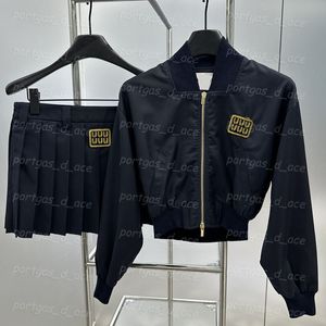 Chaqueta con letras bordadas para mujer, minifaldas plisadas de diseñador de lujo, falda elegante informal de Chaquetas de manga larga para primavera y verano