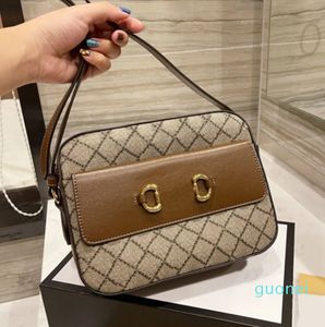 Carta Moda Mujeres CrossBody Bolso Calidad Cámara Lujos Top Diseñadores Embrague Lady Monedero Hombro Bolsos Impresión metálica Flejes de cuero