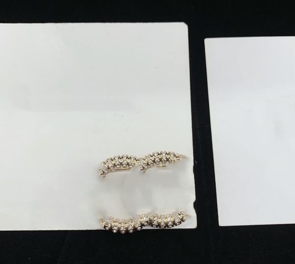 Letra completa broche de diamante Pin traje de moda Collar de lana Pin Material de aleación de diamantes de imitación Collar Pin al por mayor