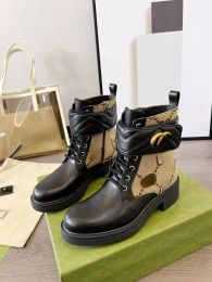 Lettre graphique Bottes en cuir noir Célébrité Boots Boots Femme pour la cheville Femmes Chaussures de plage Sandales Muistes de bacs avec taille de boîte 35-42