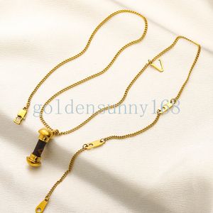 Lettre du coeur pendentif collier de créateur bijoux 18k doré en acier inoxydable marque lettre cristallins chaînes de perles vogue hommes amant pour femmes accessoires