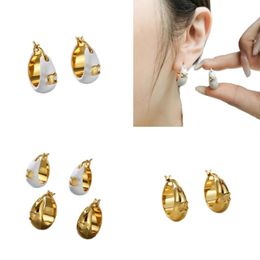 Carta pendiente de lujo mujer diseñador 18k chapado en oro círculo pendientes de aro para hombre adorno de moda huggie oorbellen buena calidad zh204 H4