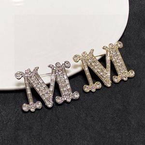 Letter M Water Diamond designer broche voor dames heren diamanten pin broches designer 18K vergulde nooit vervagen broche