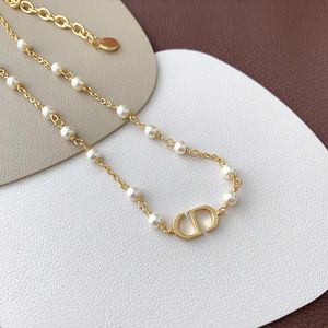 Collier de perle de lettres Léchard léger Luxe Fashion simple Collier de clavicule haut sens
