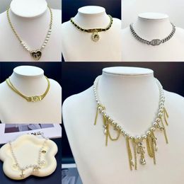 Lettre pendentif collier conception pour femmes or 18 carats en acier inoxydable colliers ronds conception douce cadeau amour Couple famille bijoux collier style de mode