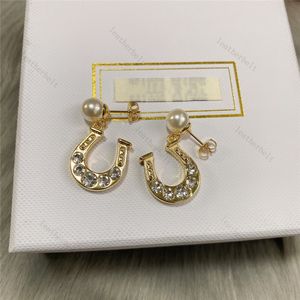 Boucle d'oreille en forme de lettre pour femmes, breloque en diamant délicat, Design classique, perle, Simple, en or