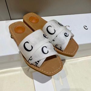 Brief Slippers Damesmode Zomer Uitloper Nieuwe Cool Slippers Casual Dikke Zool Platte Bodem Kruis Sandalen Strand Schoenen Maat EU34-42