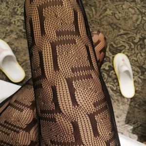 Medias de letras calcetines calcetines 24ss f canal de diseñador sexy calcetines de encaje medias de mujer leggings delgados malditos calcetines de seda negro suave