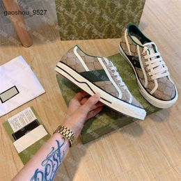 Lettre Formateurs Gglies Jumbo Vert Chaussures Chaussures Designer Broderie Baskets G Rouge Femmes Webbing Hommes Tennis Designers De Luxe 1977 9 Couleurs Casual 5APD