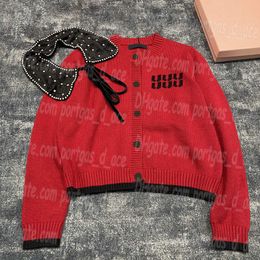Lettre Femmes en tricot en tricot Veste de cardigan rouge Nouvel An Holiday Spring Party Paillants Tops Bouton Clain de conception de cou en dentelle élégante