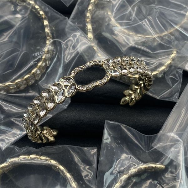 Letras brazalete dama diamante diseñador pulsera mujer moda múltiples estilos chapado en oro pulseras joyería de lujo simple moda hermosa exquisita zb107