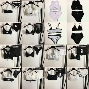 Carta de lujo Bikinis Traje de baño de mujer Traje de baño acolchado dividido sexy Halter Sujetador de playa Calzoncillos Traje de baño de mujer negro blanco Trajes de baño de color de contraste encantador