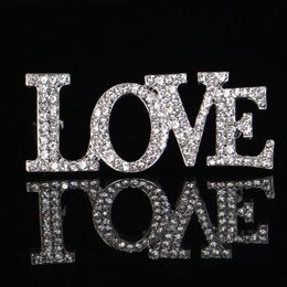 Lettres amour strass broche 1.8*4.5cm costume épinglette cadeau pour les amoureux bijoux accessoires de fête avec livraison gratuite rapide