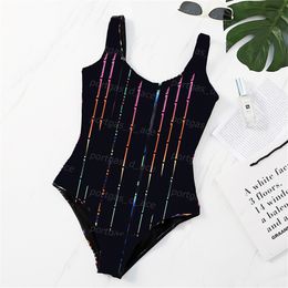 Lettres de maillot de bain imprimé sexy licou fend bikinis ensemble de baignoires rembourrées pour femmes.