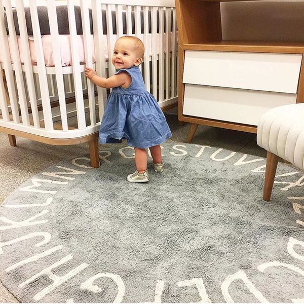 Lettres Tapis Rond Coton Tapis Rose Doux Tapis Bébé Pet Jeu Aire De Jeu Tapis Enfants Chambre Décoratif Bébé Photographie Accessoires 210301