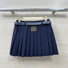 Letras Vestido de falda para mujeres con cinturón Navy Plisado Falda Diseñador de lujo Sexy Faldas cortas Faldas de estilo diario informal