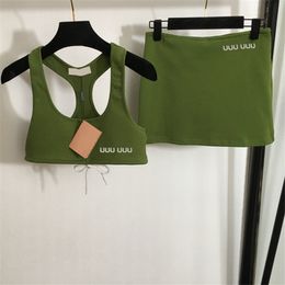 Letras bordadas para mujeres falda de sujetador conjunto de diseñadores de lujo para tanques deportivos faldas sexy mangas sin mangas tanques de chándal