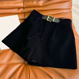 Mini pantalones cortos sexys de diseñador de lujo para mujer, pantalón corto informal negro, diseño de cinturón, pantalones cortos de cintura de verano