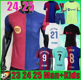 Lewandowski 23 24 25 Soccer Jerseys Pedri Gavi Camiseta De voetbalshirt 2024 2025 FC Home Away Third Man Fans/Player -versie Joao Annalo F. de Jong Kids Kit