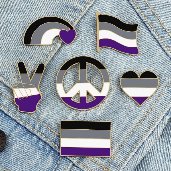 Lgbt negro gris blanco morado arcoirbow bandera broche lindas películas de anime juegos de esmalte dura coleccionar metal de caricatura broche mochila boba de collar