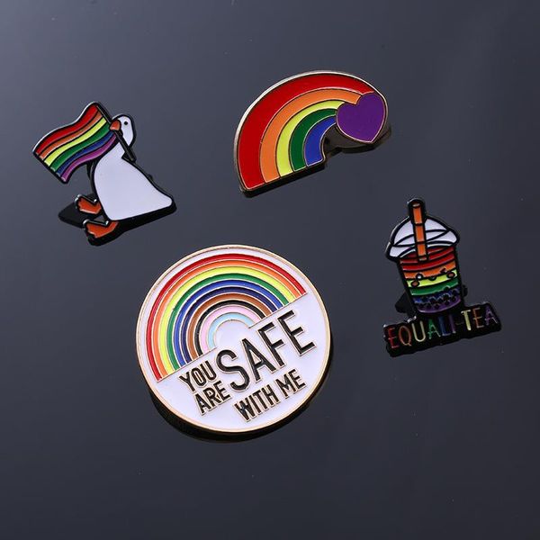 LGBT Duck Rainbow Flag Pearl Milk Té Rainbow Insignia de películas de anime lindas Pins de esmalte dura Recolección de caricatura de metal Broche Mochila Bolsa Bolsa Bolsas de collar